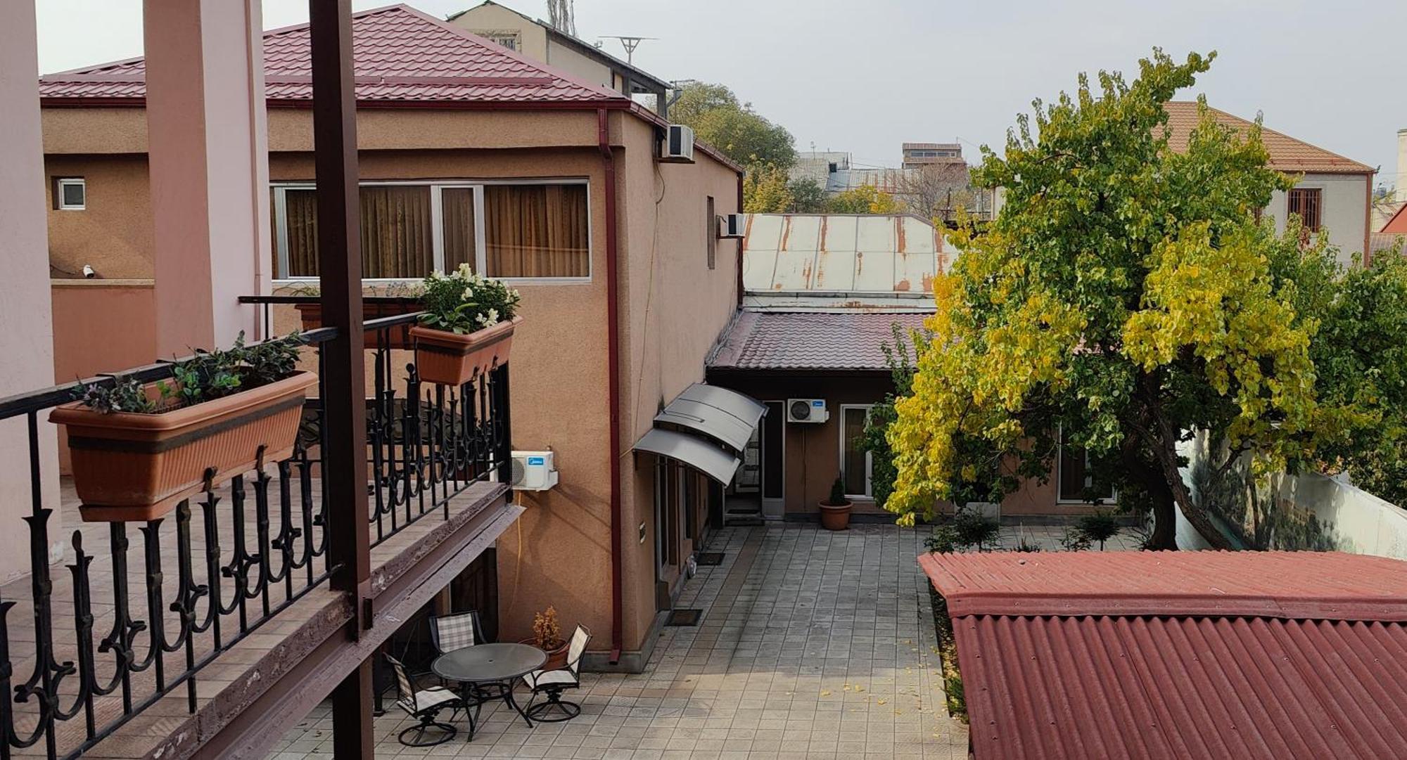Areg Hotel Yerevan Exterior photo