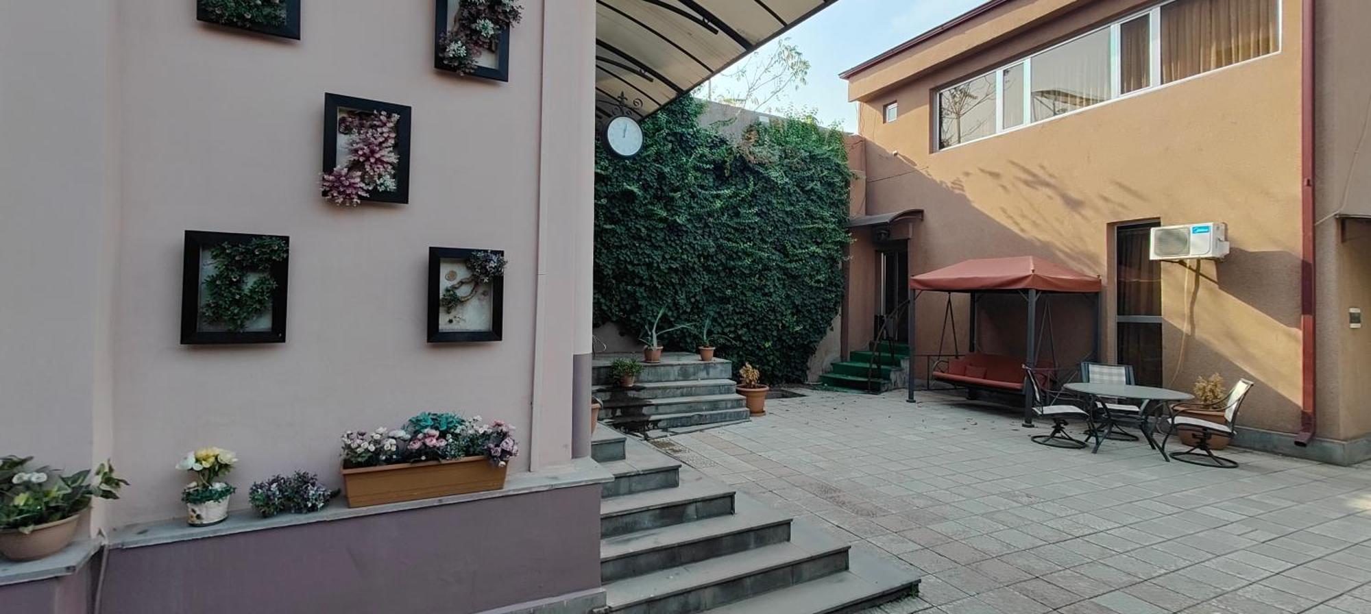 Areg Hotel Yerevan Exterior photo