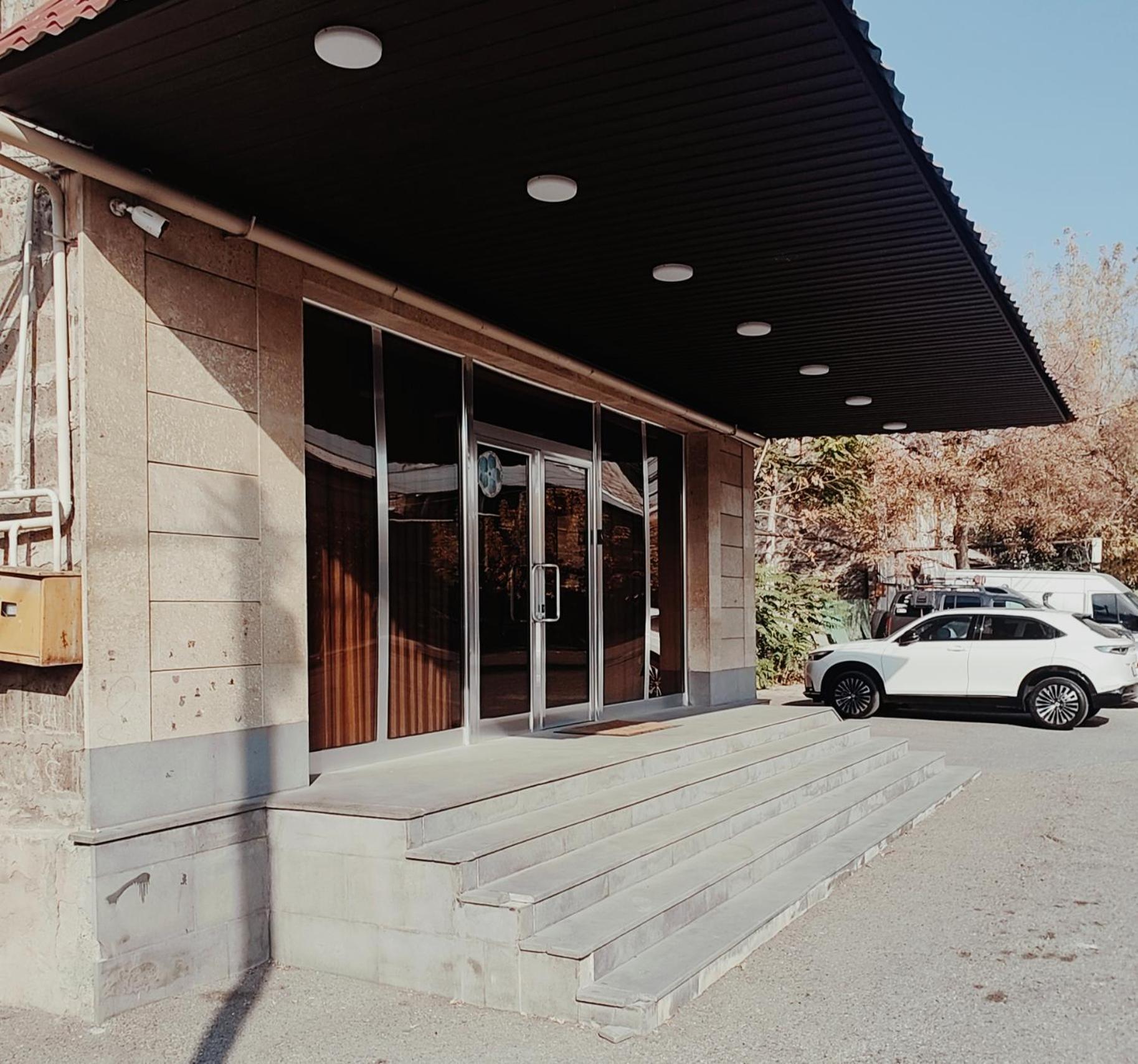 Areg Hotel Yerevan Exterior photo